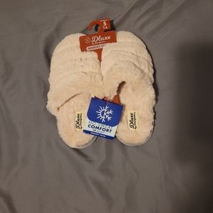 Dearfoams Dluxe Memory Foam Slippers